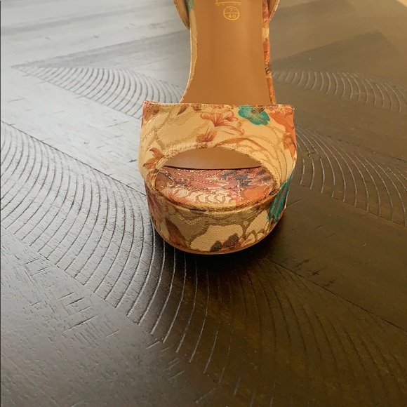 Floral heels - Picture 3 of 4